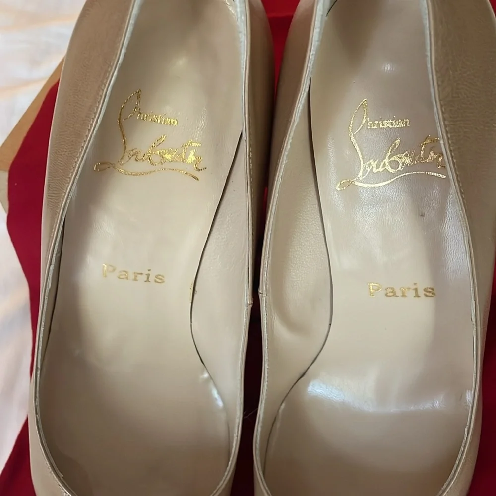 Christian Louboutin Beige Leather Simple Pump - Picture 3 of 5